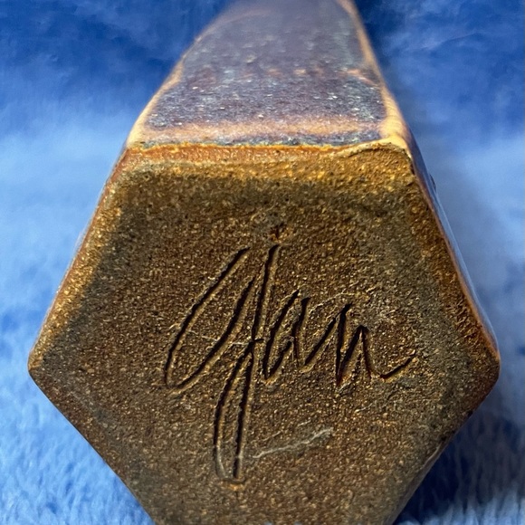 Handmade pottery Vase. - Picture 3 of 5